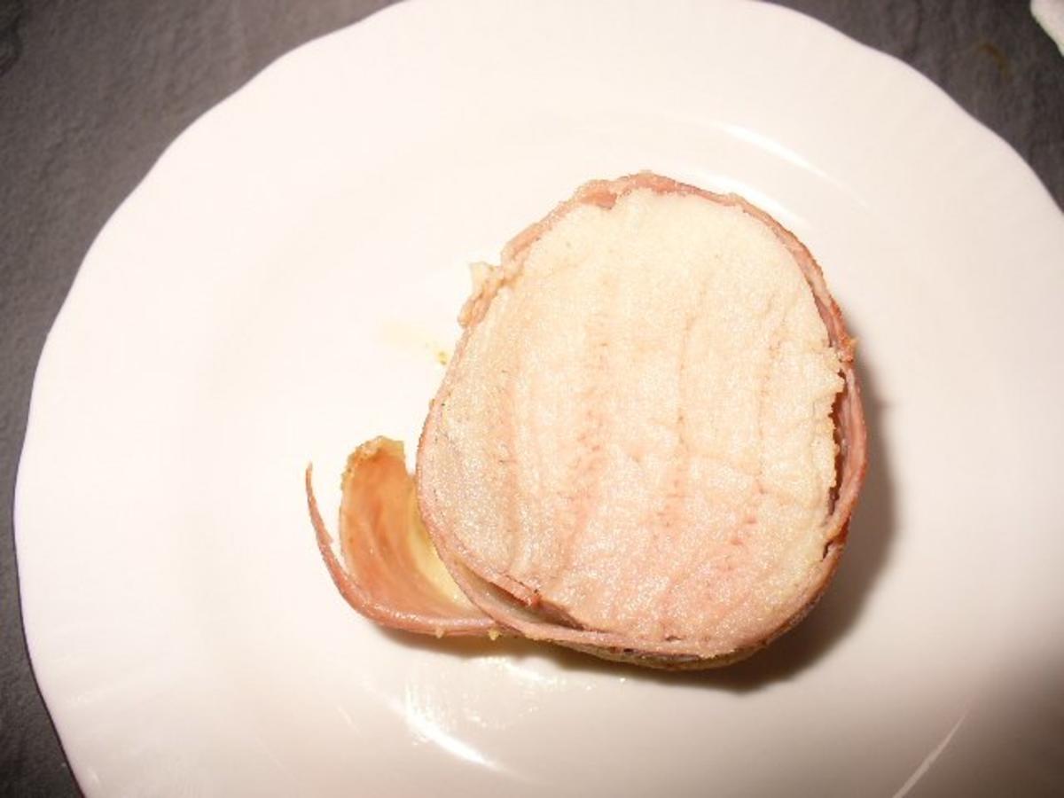 Schweinefilet-Medaillons im Schinkenmantel, gefüllte Champignons und Pommes frites - Rezept - Bild Nr. 3