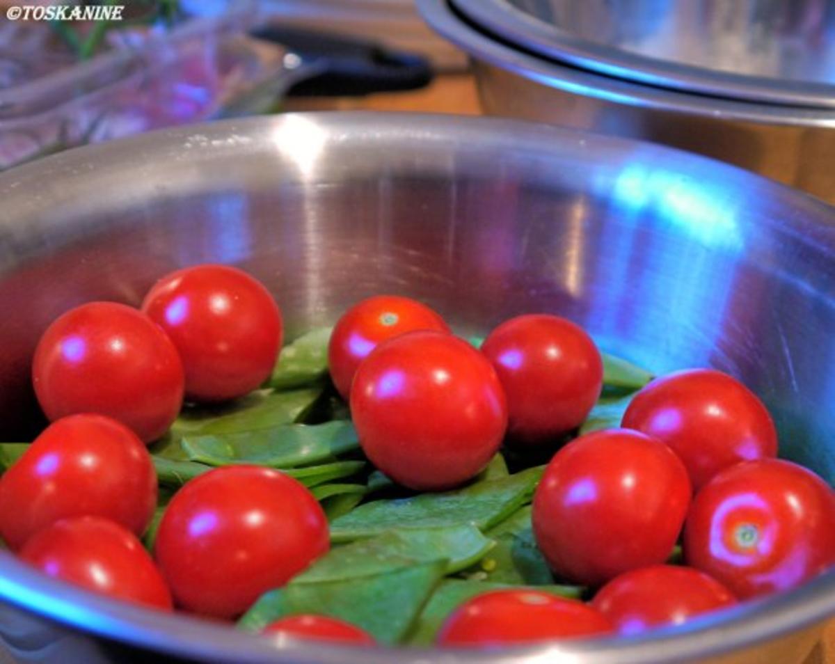 Knusperhuhn mit Tomaten-Erdnusssauce an Vollkorn-Jasmin-Reis - Rezept - Bild Nr. 4