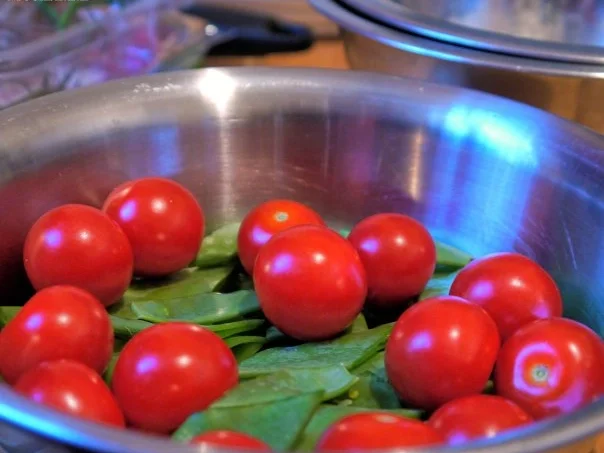 Knusperhuhn mit Tomaten-Erdnusssauce an Vollkorn-Jasmin-Reis - Rezept - Bild Nr. 4