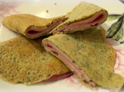 Rezept: Pesto-Pfannkuchen mit Schinken Pesto-Pfannkuchen mit Schinken - Rezept