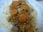 Spaghetti Bolognese mit Möhrenblüten - Rezept