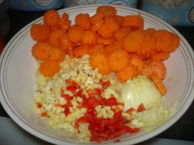 Spaghetti Bolognese mit Möhrenblüten - Rezept - Bild Nr. 4