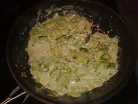 Bratwurst-Roulade mit Lauchgemüse - Rezept - Bild Nr. 4