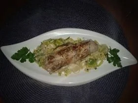 Bratwurst-Roulade mit Lauchgemüse - Rezept - Bild Nr. 5