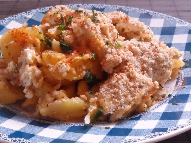 Ofengerichte: Fruchtiger Sauerkraut-Kartoffel-Auflauf mit Nürnberger Würstchen - Rezept