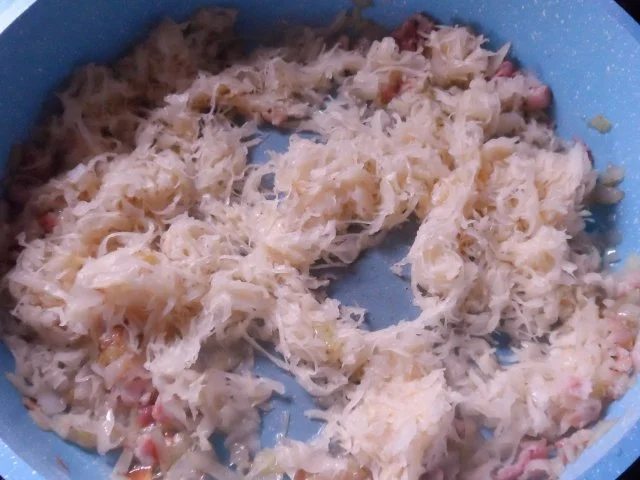 Ofengerichte: Fruchtiger Sauerkraut-Kartoffel-Auflauf mit Nürnberger Würstchen - Rezept - Bild Nr. 8