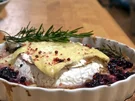 Rezept: Ofencamenbert mit Rosmarin-Preiselbeer-Birnen Ofencamenbert mit Rosmarin-Preiselbeer-Birnen - Rezept