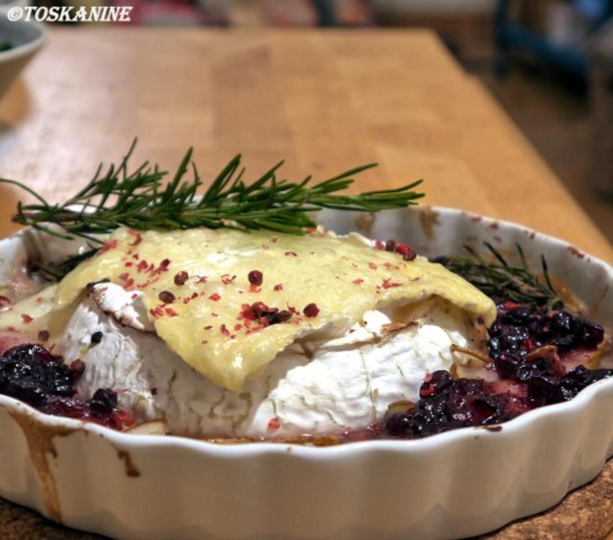 Ofencamenbert mit Rosmarin-Preiselbeer-Birnen - Rezept von toskanine