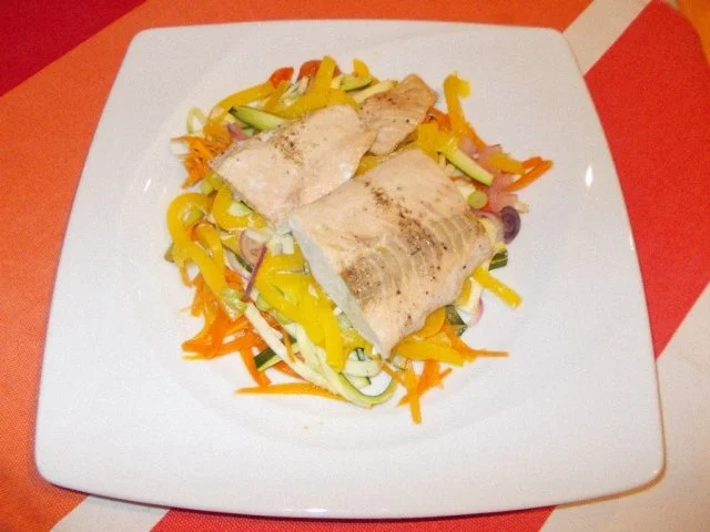 Wildlachsfilet auf Gemüsebett - Rezept