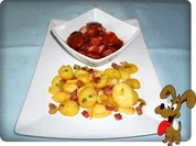 Würzige Bratkartoffeln nach Art des Hauses mit Currywürstchen - Rezept