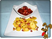 Würzige Bratkartoffeln nach Art des Hauses mit Currywürstchen - Rezept