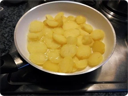 Würzige Bratkartoffeln nach Art des Hauses mit Currywürstchen - Rezept - Bild Nr. 13