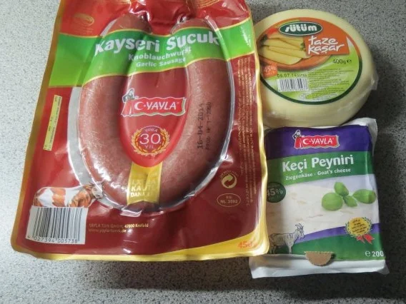 Rezept: Pizza: Türkische Fladenbrotpizza Bild Nr. 2 Pizza: Türkische Fladenbrotpizza - Rezept - Bild Nr. 2