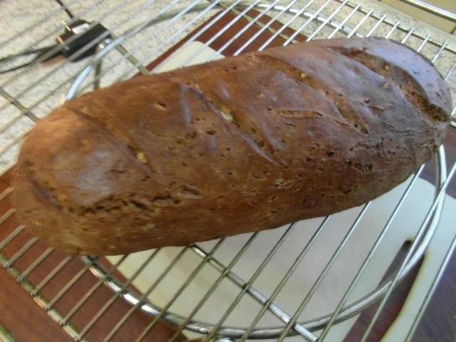 BROT : Walnussbrot aus Roggenmehl, mit selbst gemachtem Sauerteig und Feigensirup - Rezept