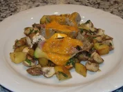 Lammrückenfilet mit Schafskäse im Zucchinimantel auf Kartoffel-Pilz-Salat mit Paprikaschau - Rezept