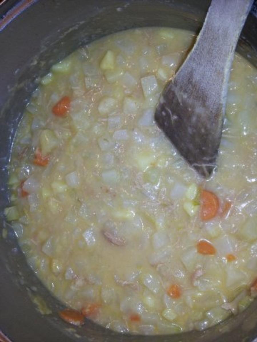 Suppen und Eintöpfe: Kohlrabieeintopf mit Putenfleisch und Geflügelbockwurst,- Wiener - Rezept