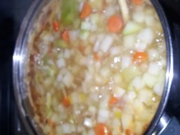 Suppen und Eintöpfe: Kohlrabieeintopf mit Putenfleisch und Geflügelbockwurst,- Wiener - Rezept - Bild Nr. 4