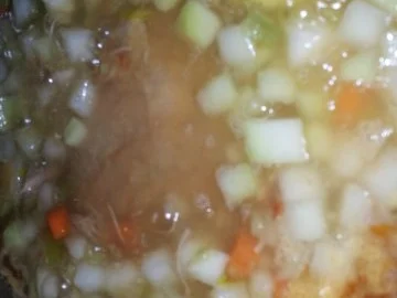 Suppen und Eintöpfe: Kohlrabieeintopf mit Putenfleisch und Geflügelbockwurst,- Wiener - Rezept - Bild Nr. 3