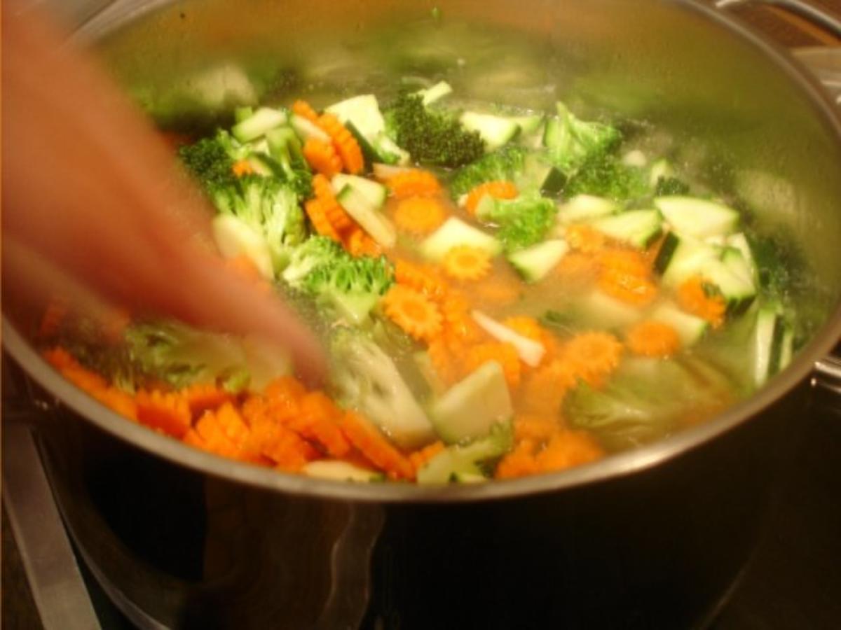 Gemüsesuppe mit Hähnchenbrustfilet - Rezept - Bild Nr. 7
