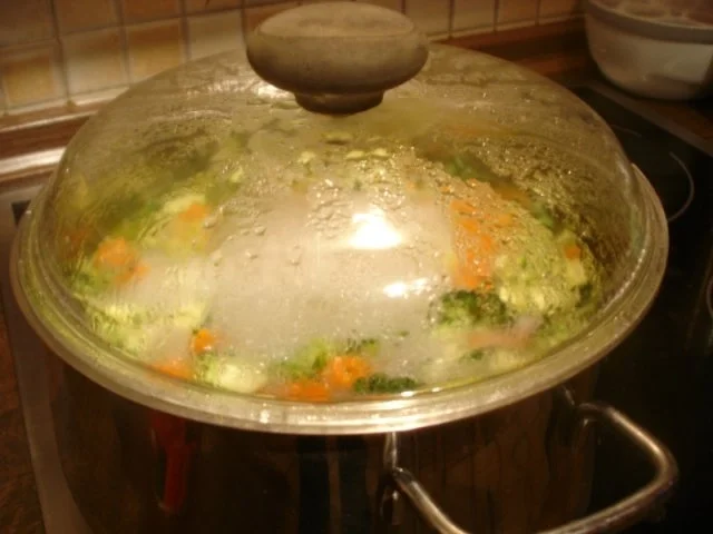 Rezept: Gemüsesuppe mit Hähnchenbrustfilet Bild Nr. 9 Gemüsesuppe mit Hähnchenbrustfilet - Rezept - Bild Nr. 9