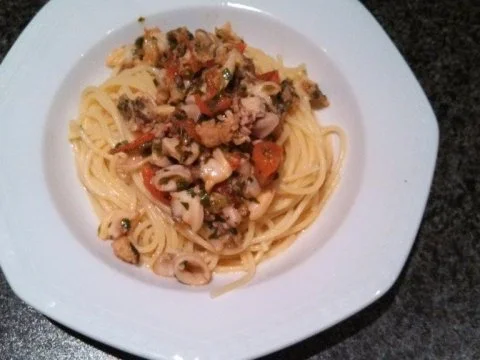 FISCHIGE OBSTPFANNE FÜR CINEASTEN ----- SPAGHETTI FRUTTI DE MARE VARIANTE MARINIERT - Rezept