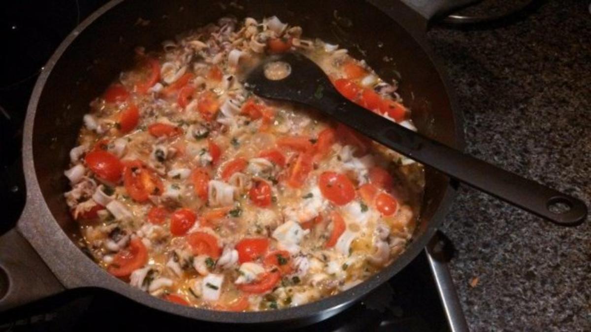 FISCHIGE OBSTPFANNE FÜR CINEASTEN ----- SPAGHETTI FRUTTI DE MARE VARIANTE MARINIERT - Rezept - Bild Nr. 3