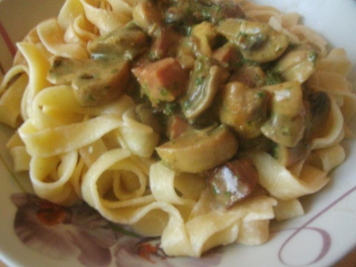 Pasta in Pilzrahmsoße - Rezept mit Bild - kochbar.de