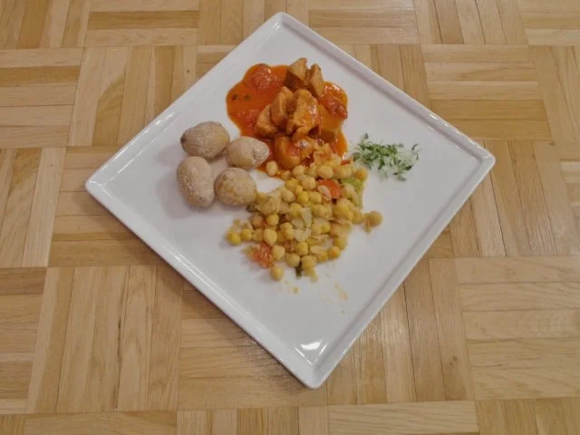 Mallorquinische Schweinelende mit Sobrassada, Kartoffeln mit Salzkruste und Kichererbsen - Rezept