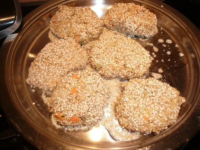 Rezept: Grünkern Burger an Kartoffel - Gemüsestampf und Erdnussbuttersoße ! Bild Nr. 8 Grünkern Burger an Kartoffel - Gemüsestampf und Erdnussbuttersoße ! - Rezept - Bild Nr. 8