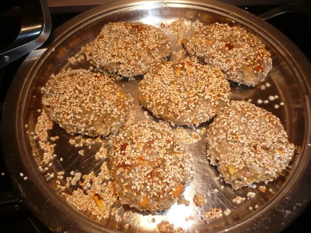 Rezept: Grünkern Burger an Kartoffel - Gemüsestampf und Erdnussbuttersoße ! Bild Nr. 10 Grünkern Burger an Kartoffel - Gemüsestampf und Erdnussbuttersoße ! - Rezept - Bild Nr. 10