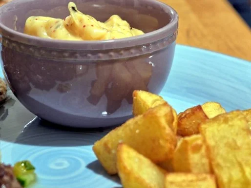 Rinderhack, Pommes, Ananas-Gurken-Salsa, scharfe Majo - Rezept - Bild Nr. 17