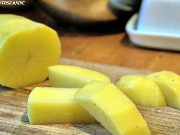 Rinderhack, Pommes, Ananas-Gurken-Salsa, scharfe Majo - Rezept - Bild Nr. 2