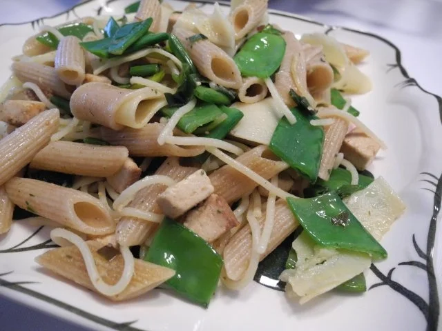 Vegan : Nudel - Pfanne mit Porree und Zuckerschoten - Rezept - Bild Nr. 2