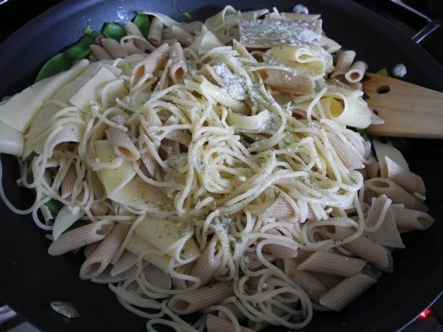 Vegan : Nudel - Pfanne mit Porree und Zuckerschoten - Rezept - Bild Nr. 10