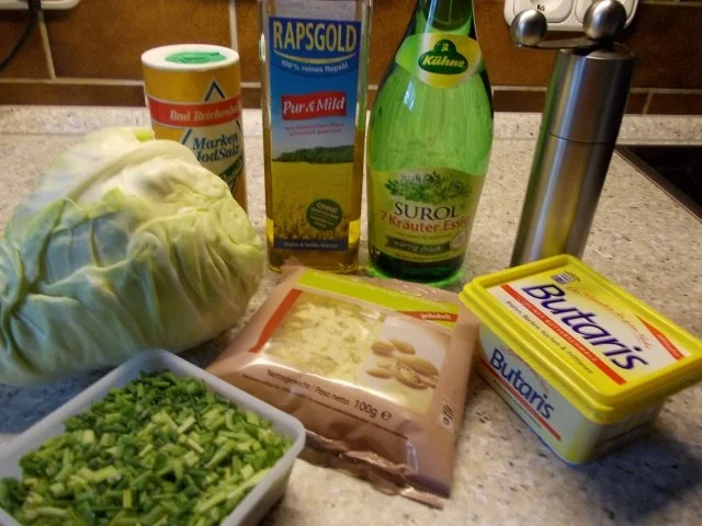 Spitzkohlsalat mit Mandeln - Rezept - Bild Nr. 2