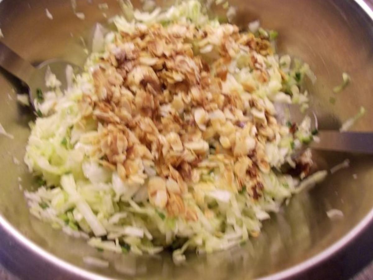 Spitzkohlsalat mit Mandeln - Rezept - Bild Nr. 6