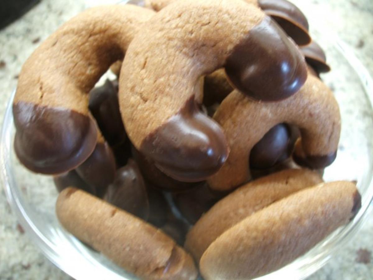 Plätzchen: Nougathörnchen - die ersten Plätzchen für "leckermutzi" zum Geburtstag - Rezept