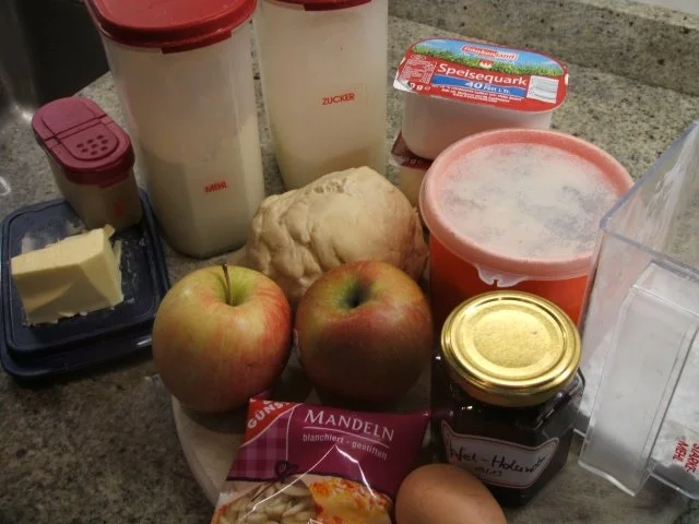 Rezept: Backen: Hefeteig mit Äpfeln, Quark und Streuseln Bild Nr. 2 Backen: Hefeteig mit Äpfeln, Quark und Streuseln - Rezept - Bild Nr. 2