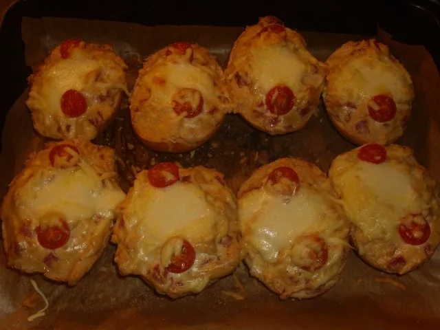 Schmandbrötchen mit Salami und Mozzarella - Rezept - Bild Nr. 5