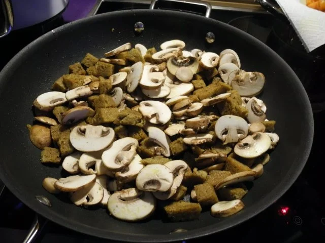 Rezept: Vegan : Seitan - Vleisch - Pfanne mit Gemüse und Reis Bild Nr. 9 Vegan : Seitan - Vleisch - Pfanne mit Gemüse und Reis - Rezept - Bild Nr. 9