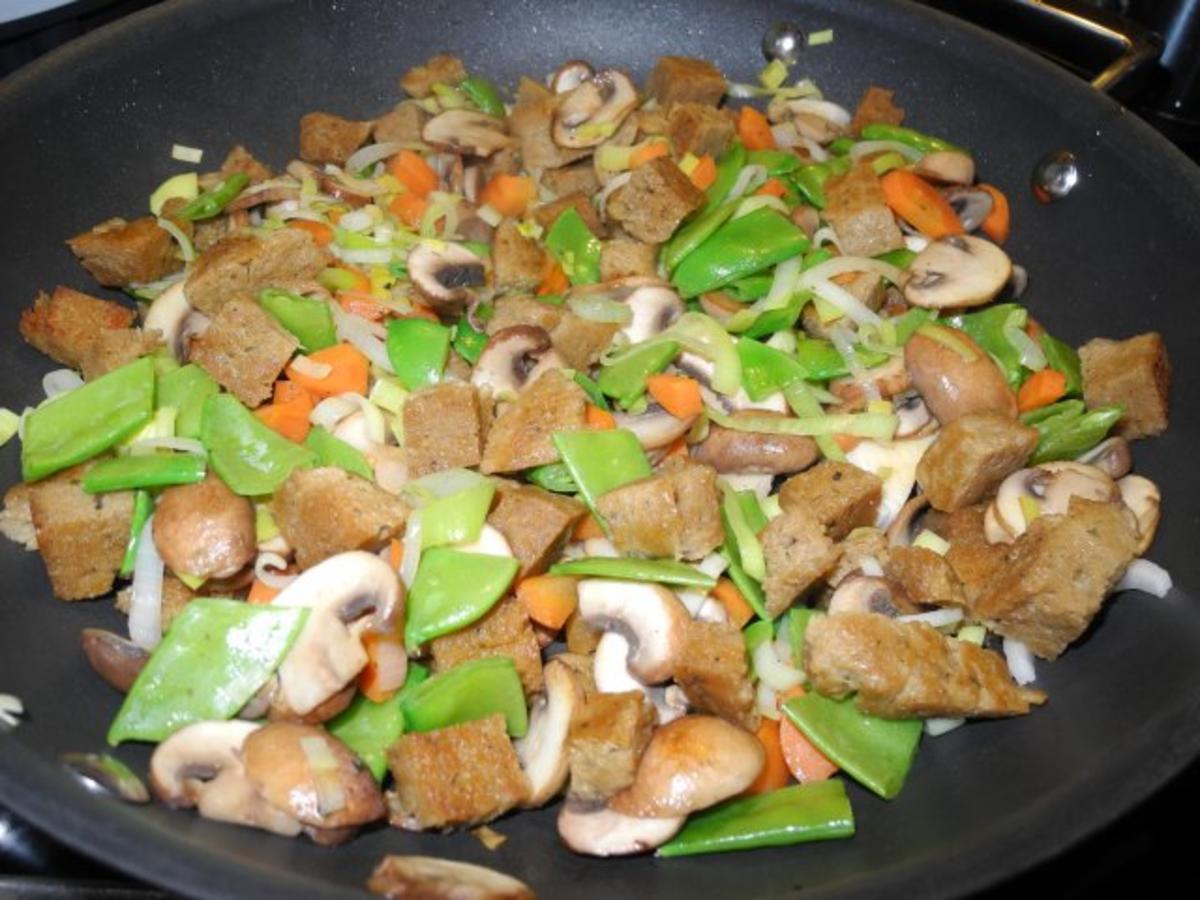 Vegan : Seitan - Vleisch - Pfanne mit Gemüse und Reis - Rezept - Bild Nr. 14