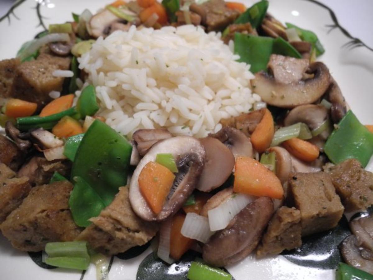 Vegan : Seitan - Vleisch - Pfanne mit Gemüse und Reis - Rezept - Bild Nr. 2
