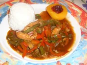 Rezept: Sรผร-Saures Putenfleisch mit Paprikagemรผse Sรผร-Saures Putenfleisch mit Paprikagemรผse - Rezept