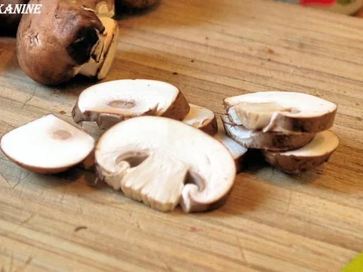 Gefüllte Hähnchenbrust, lia Kapü mit Lavendelduft, Rahmchampignons - Rezept - Bild Nr. 2