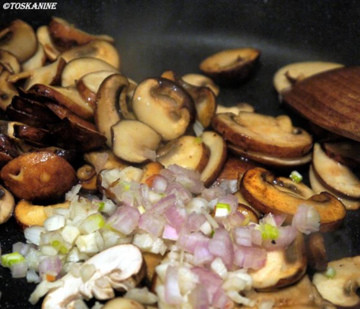 Gefüllte Hähnchenbrust, lia Kapü mit Lavendelduft, Rahmchampignons - Rezept - Bild Nr. 13