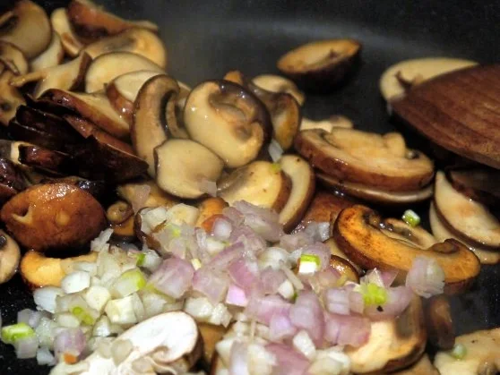 Gefüllte Hähnchenbrust, lia Kapü mit Lavendelduft, Rahmchampignons - Rezept - Bild Nr. 13