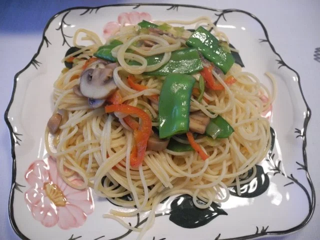 Vegan : Bunte Pfanne mit Gemüse und Spaghetti - Rezept