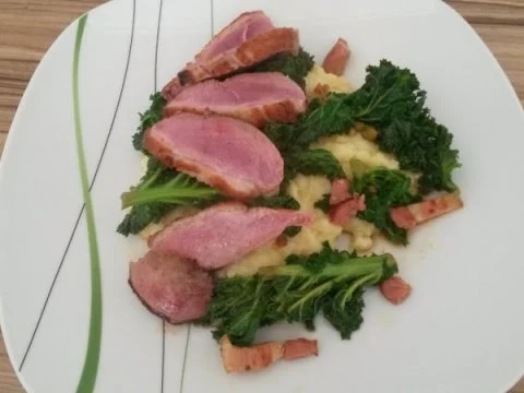 Entenbrust mit gespicktem Grünkohl und Kartoffelpüree - Rezept