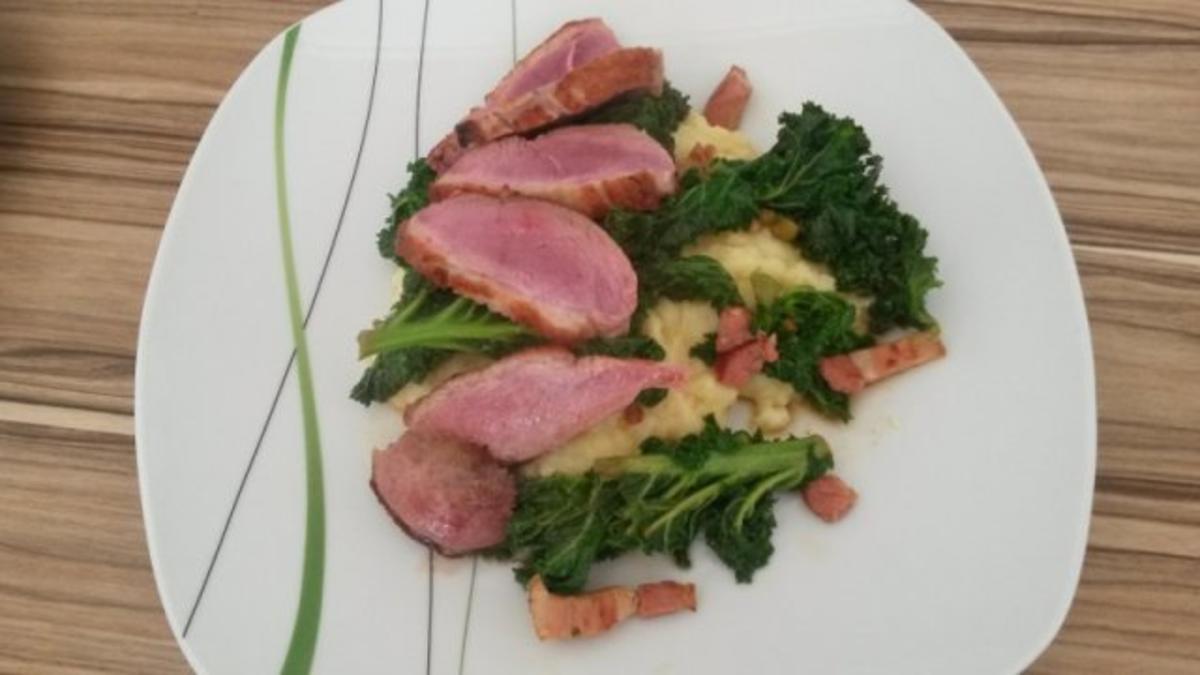 Entenbrust mit gespicktem Grünkohl und Kartoffelpüree - Rezept - kochbar.de Entenbrust mit gespicktem Grünkohl und Kartoffelpüree - Rezept - kochbar.de