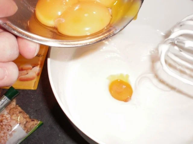 Apfel-Nuss-Torte mit Eierlikör - Rezept - Bild Nr. 6